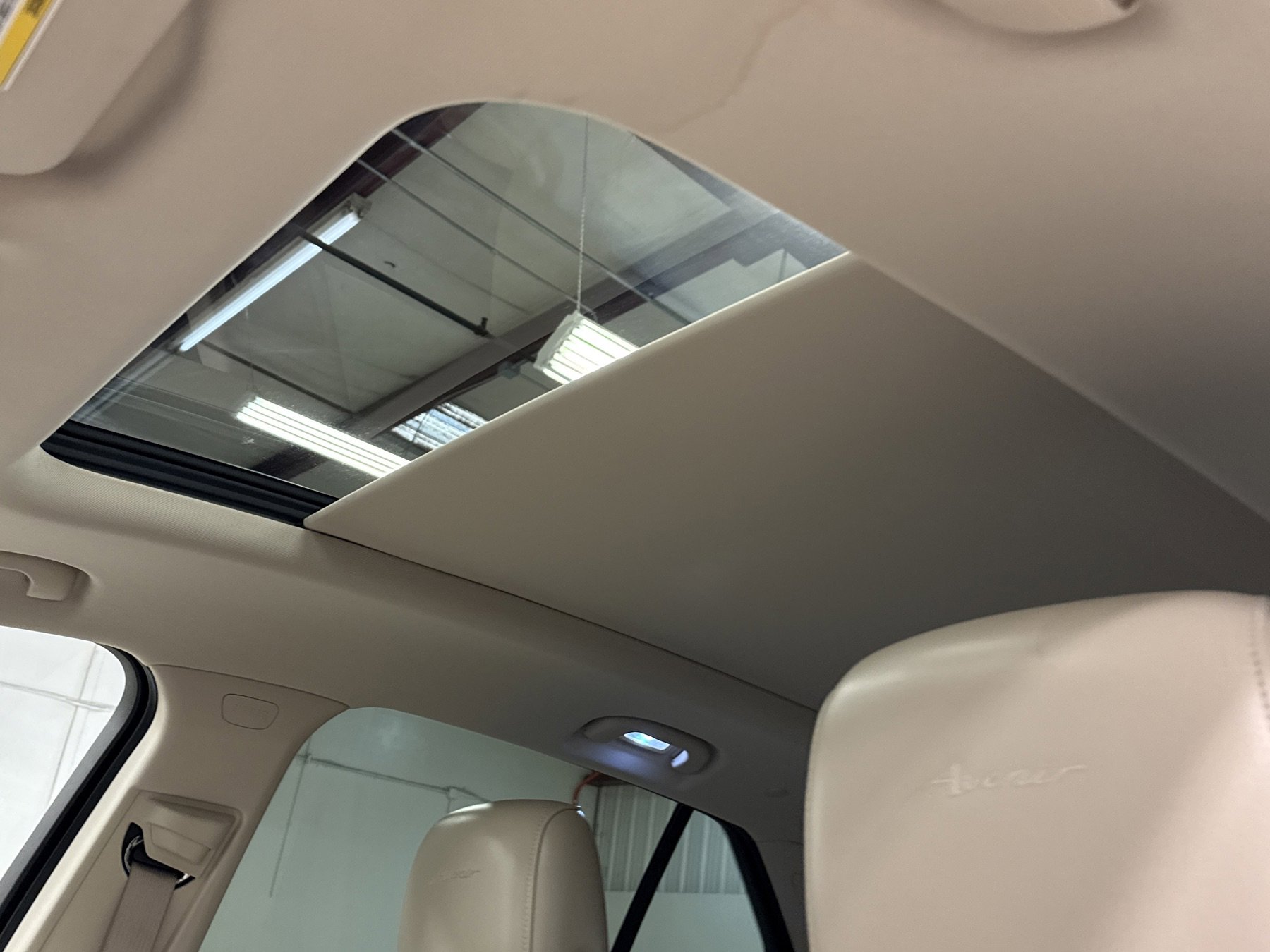 Used 2023 Buick Envision Avenir image 12