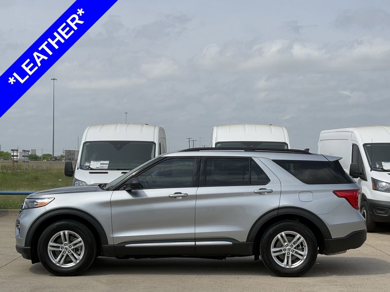 Certified 2023 Ford Explorer XLT w/ Equipment Group 202A image 3