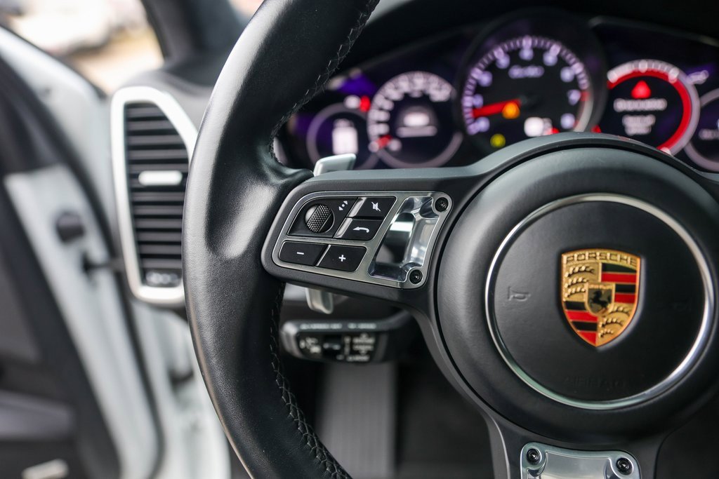 Used 2020 Porsche Cayenne Turbo w/ Assistance Package image 14