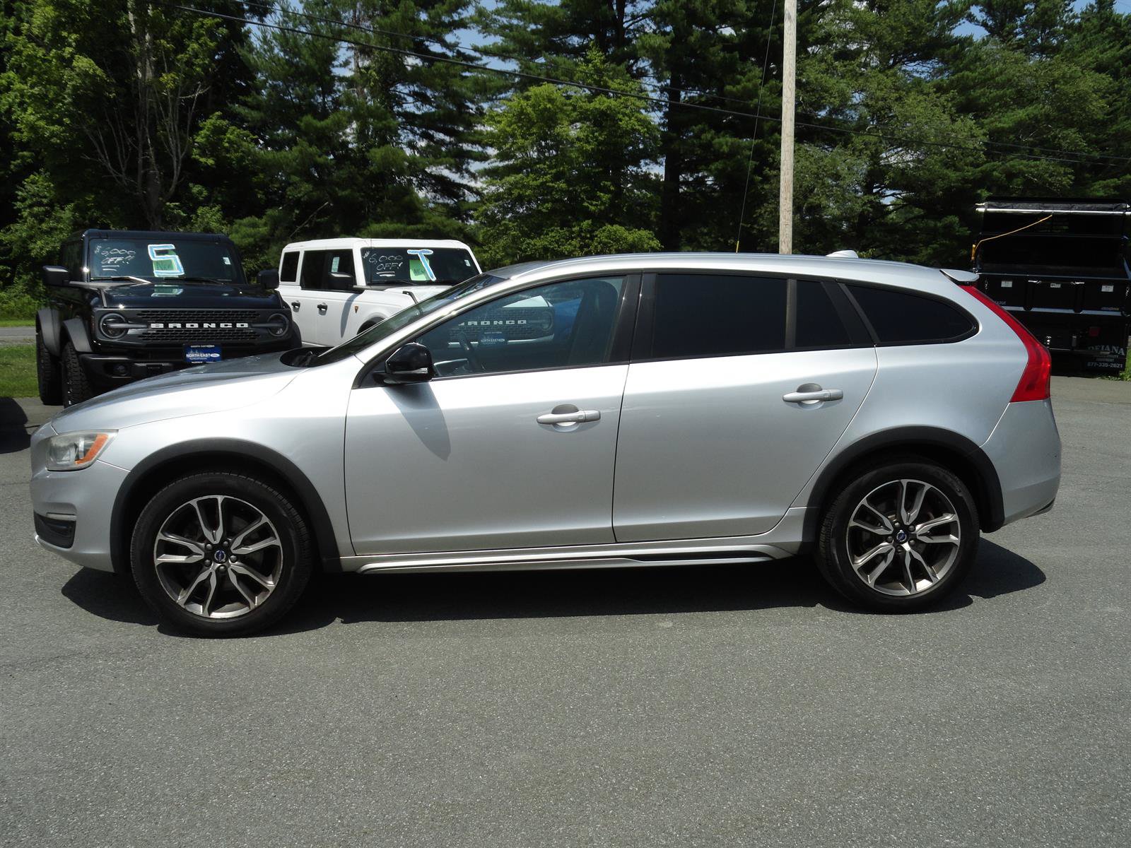 Used 2015 Volvo V60 T5 Cross Country w/ Protection Package AWD/4WD image 4