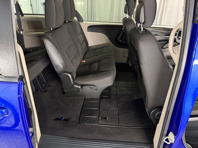 Used 2018 Dodge Grand Caravan SE w/ UConnect Hands-Free Group image 8