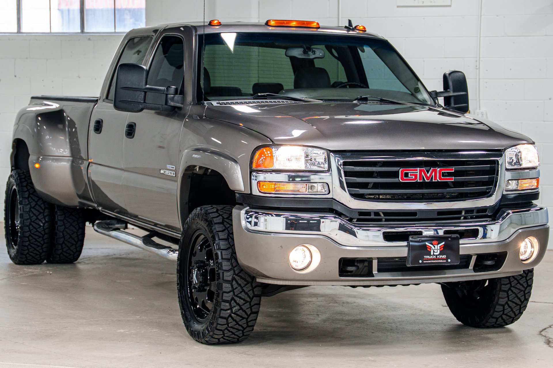 Used 2007 GMC Sierra 3500 SLT w/ Heavy-Duty Power Package AWD/4WD image 3