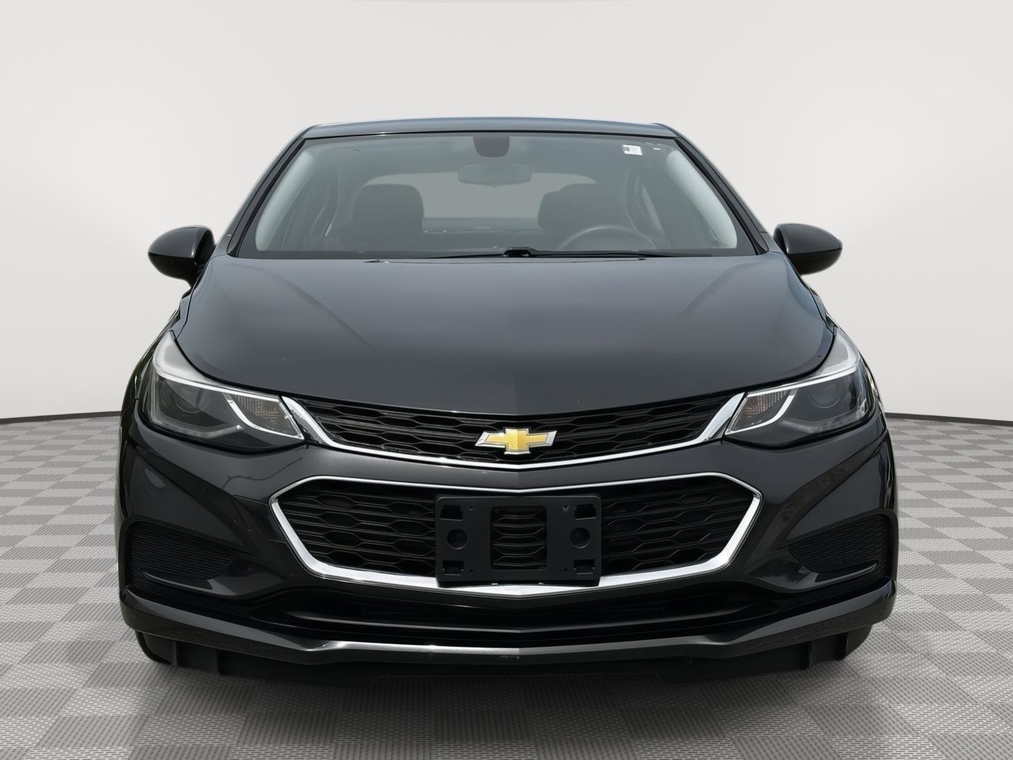 Used 2017 Chevrolet Cruze LT FWD image 2
