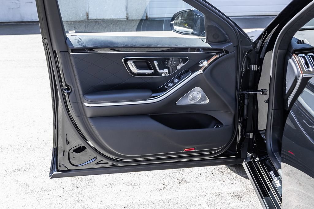 Used 2024 Mercedes-Benz S 580e 4MATIC Sedan image 25