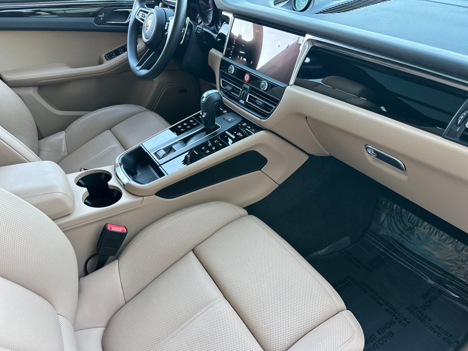 Used 2025 Porsche Macan image 16