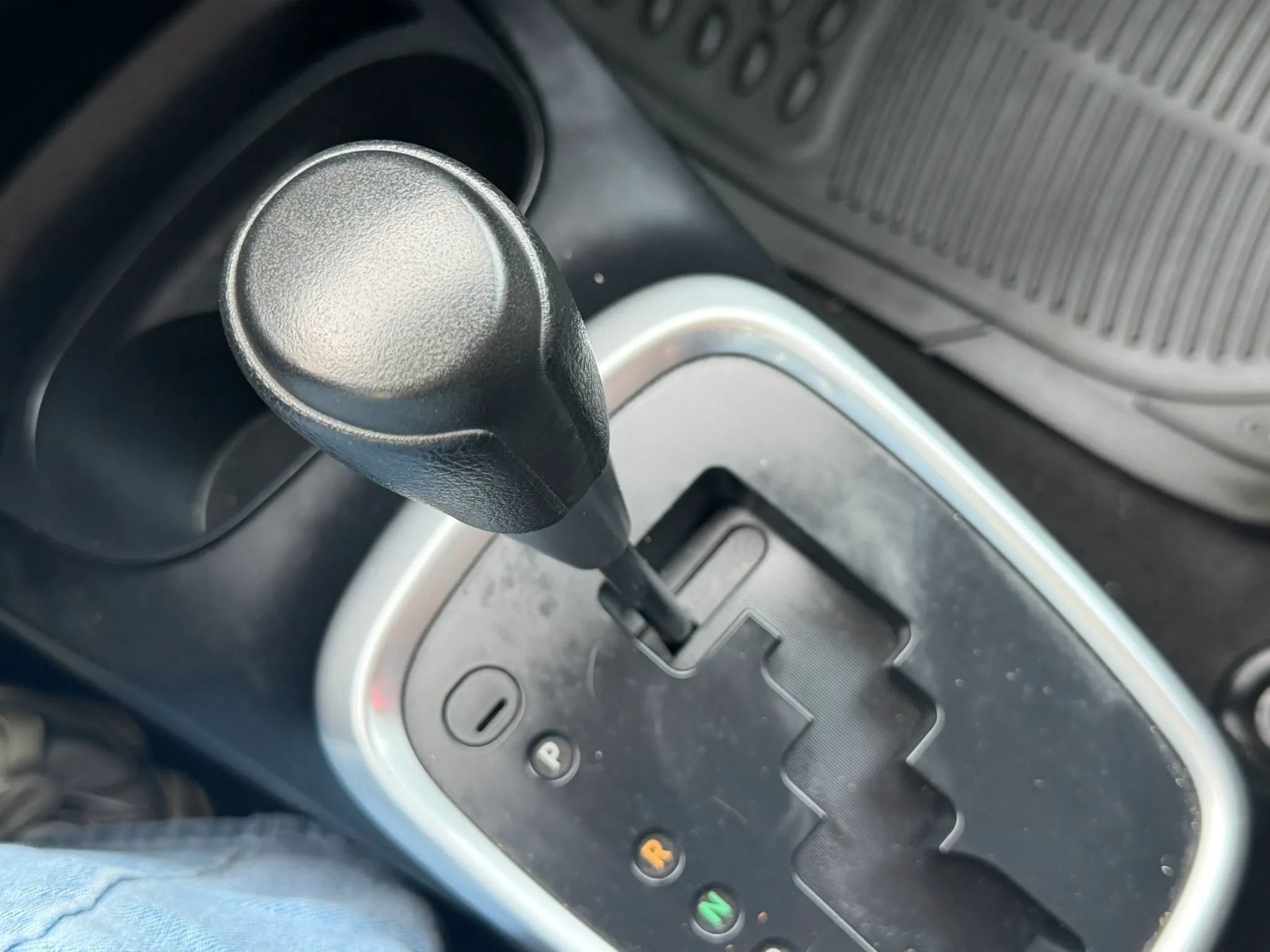 Used 2016 Toyota Yaris L FWD image 32
