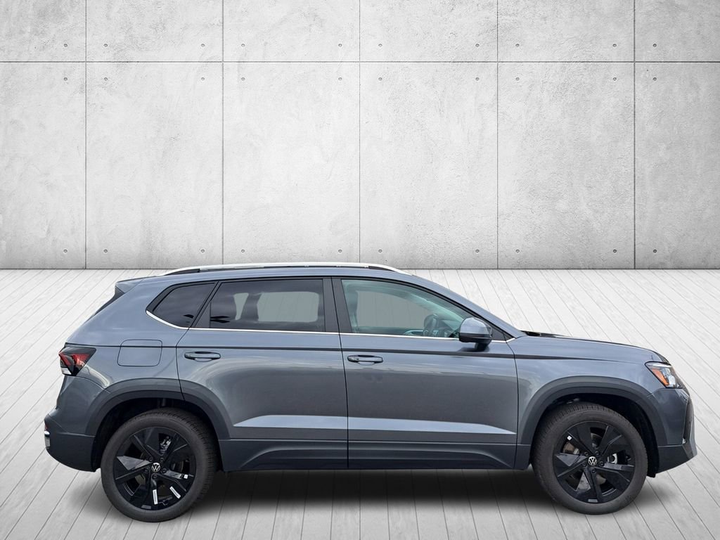 New 2026 Volkswagen Taos SE image 4
