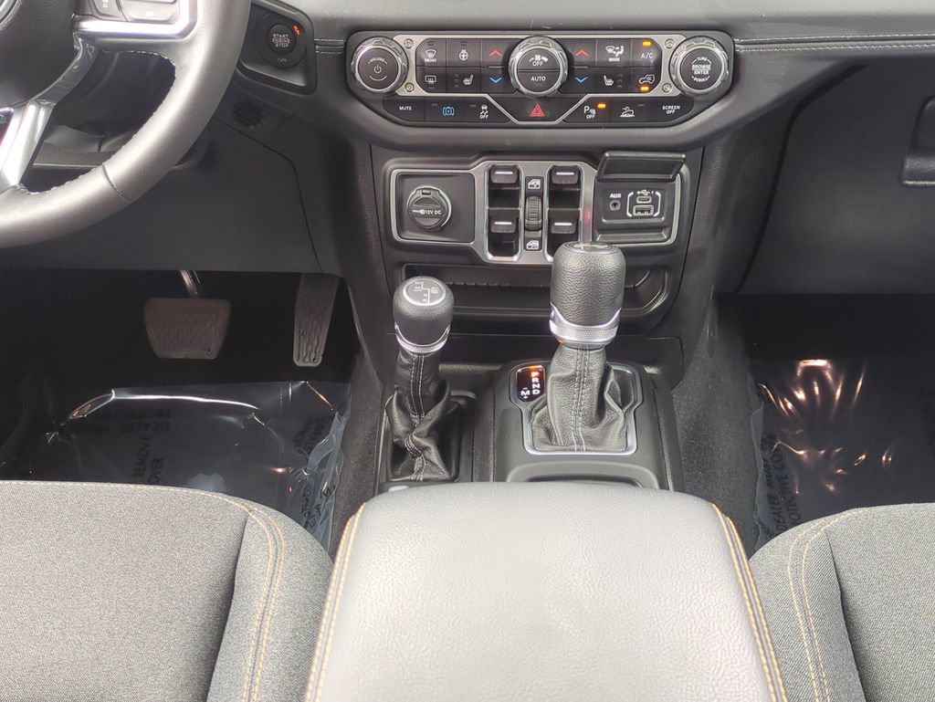 Used 2025 Jeep Wrangler Unlimited Sahara w/ Safety Group image 20