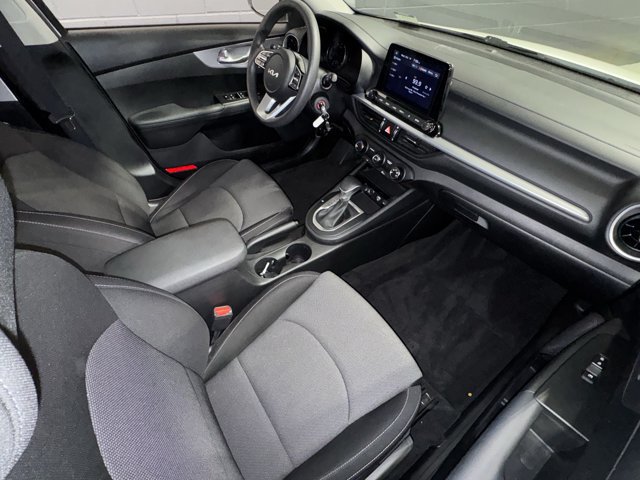 Used 2022 Kia Forte LXS w/ LXS Technology Package FWD image 9