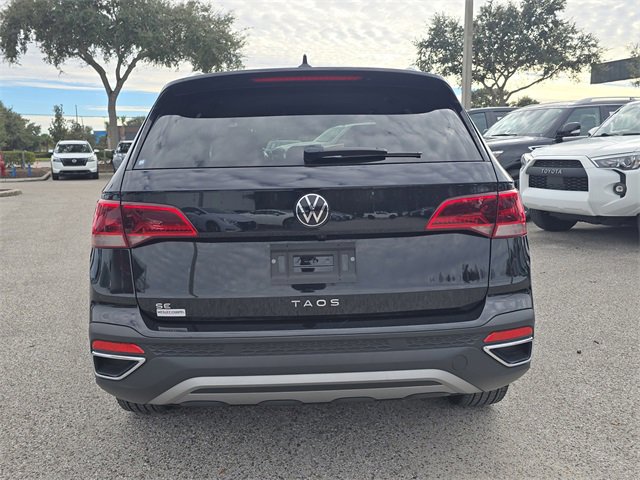 Used 2024 Volkswagen Taos SE image 7