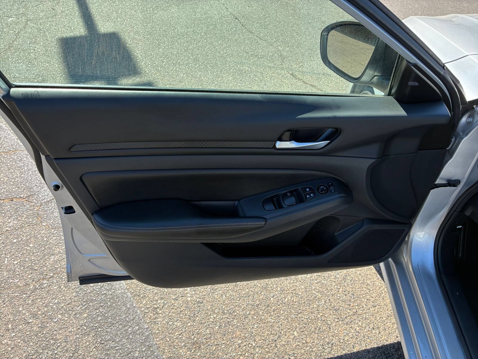 Used 2024 Nissan Altima 2.5 SV FWD image 18