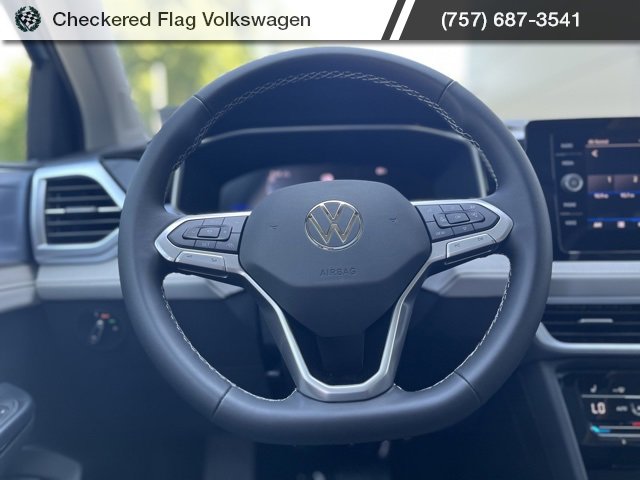New 2025 Volkswagen Taos SE image 33