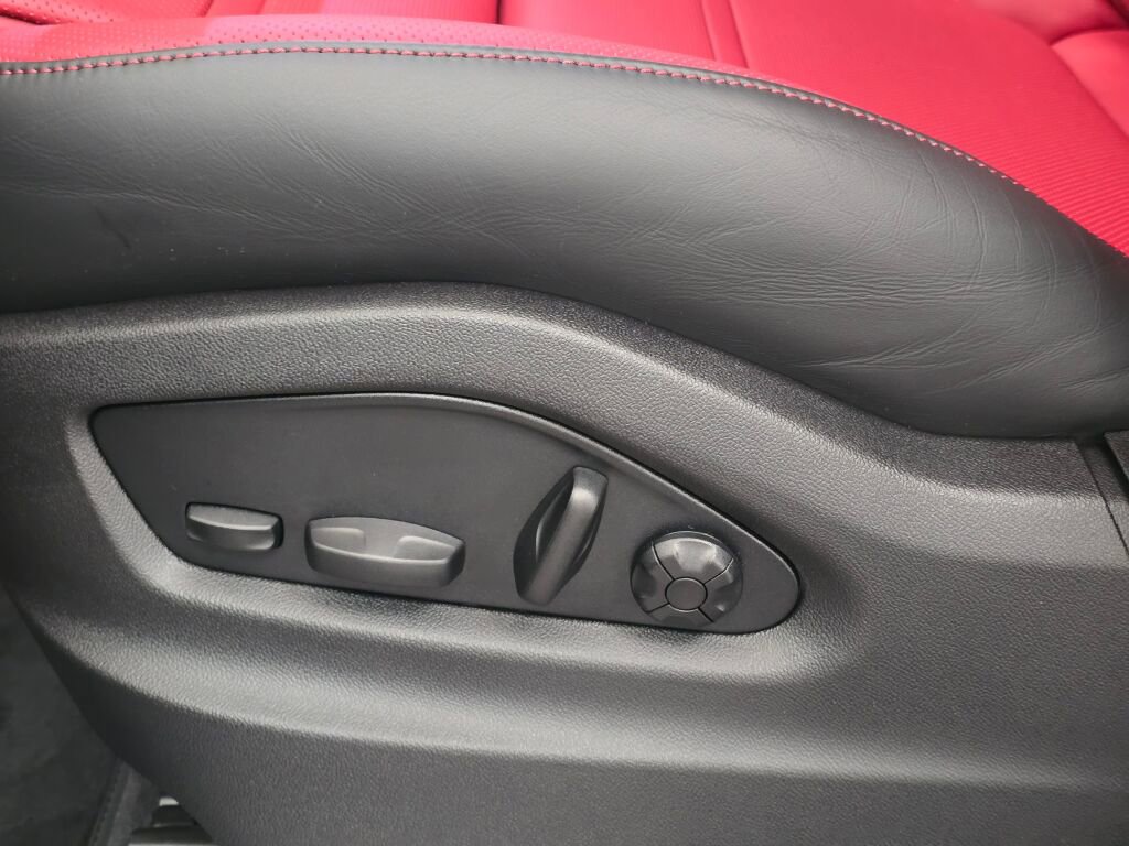 New 2026 Porsche Cayenne image 26