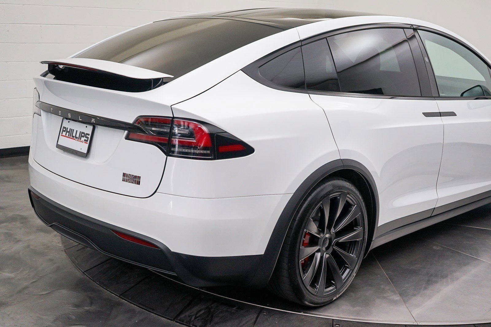 Used 2023 Tesla Model X Plaid image 11