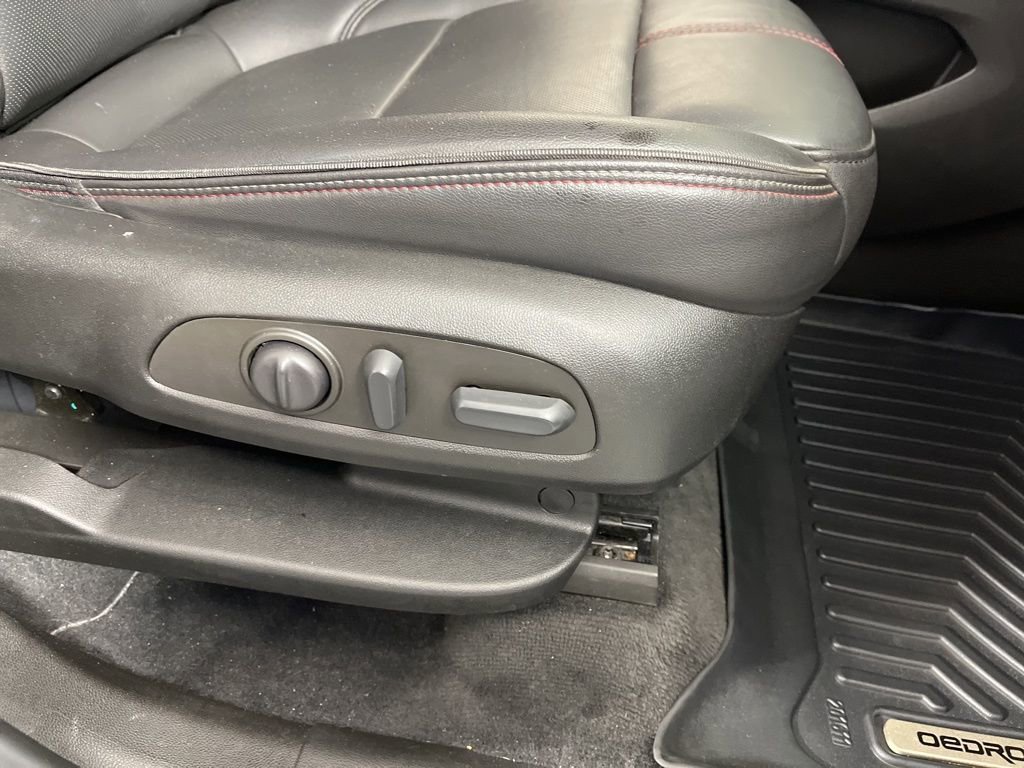 Used 2022 Chevrolet Traverse RS image 8