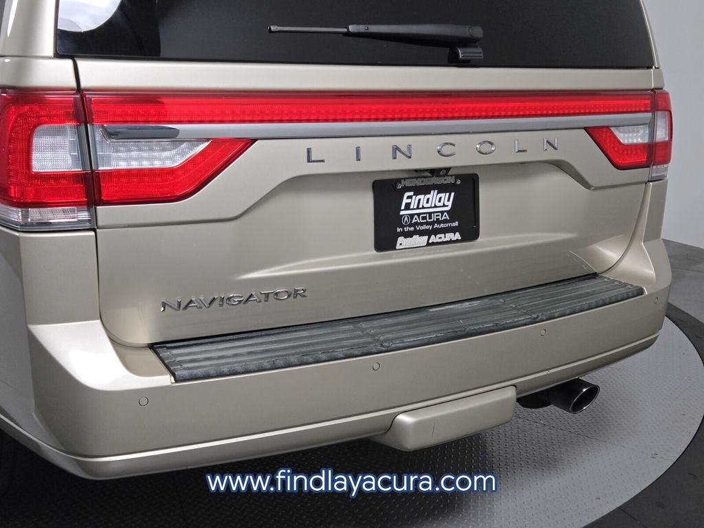 Used 2017 Lincoln Navigator Select RWD image 7