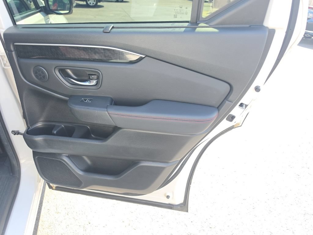 Certified 2025 Honda Pilot Black Edition image 34