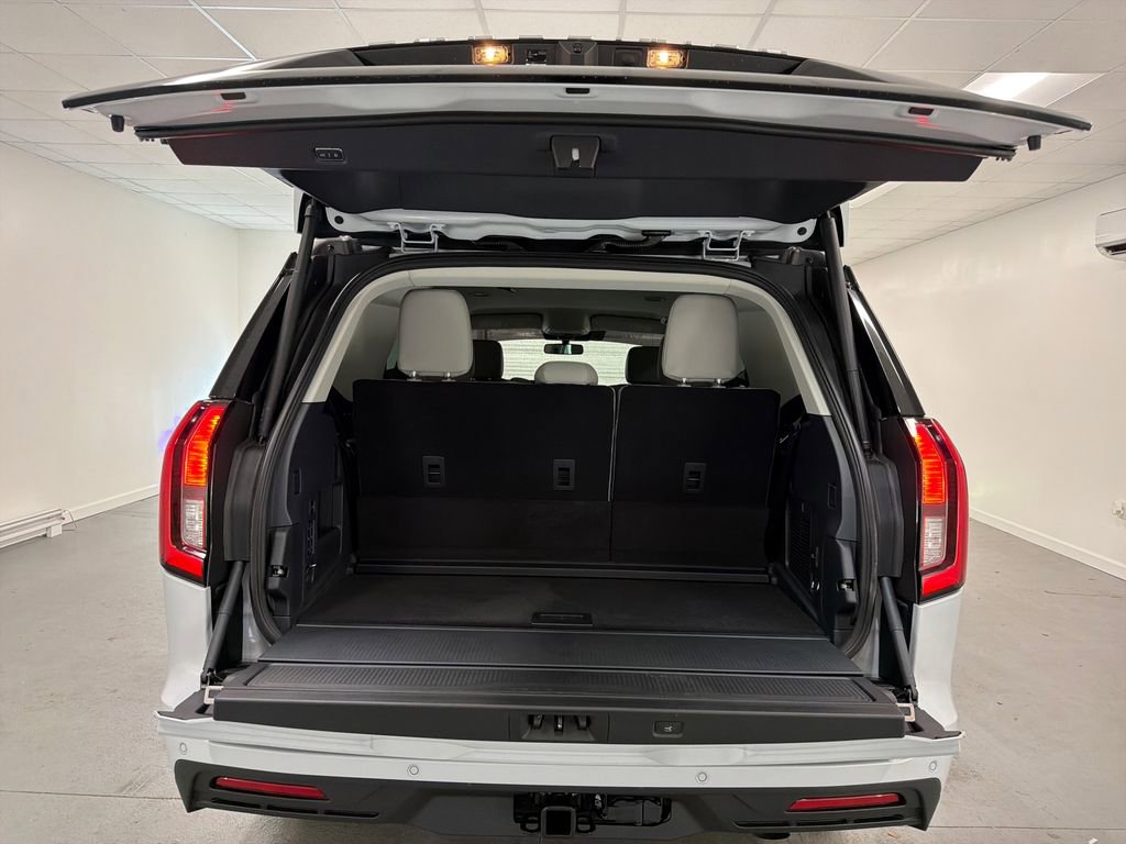 New 2026 Ford Expedition Active RWD image 8
