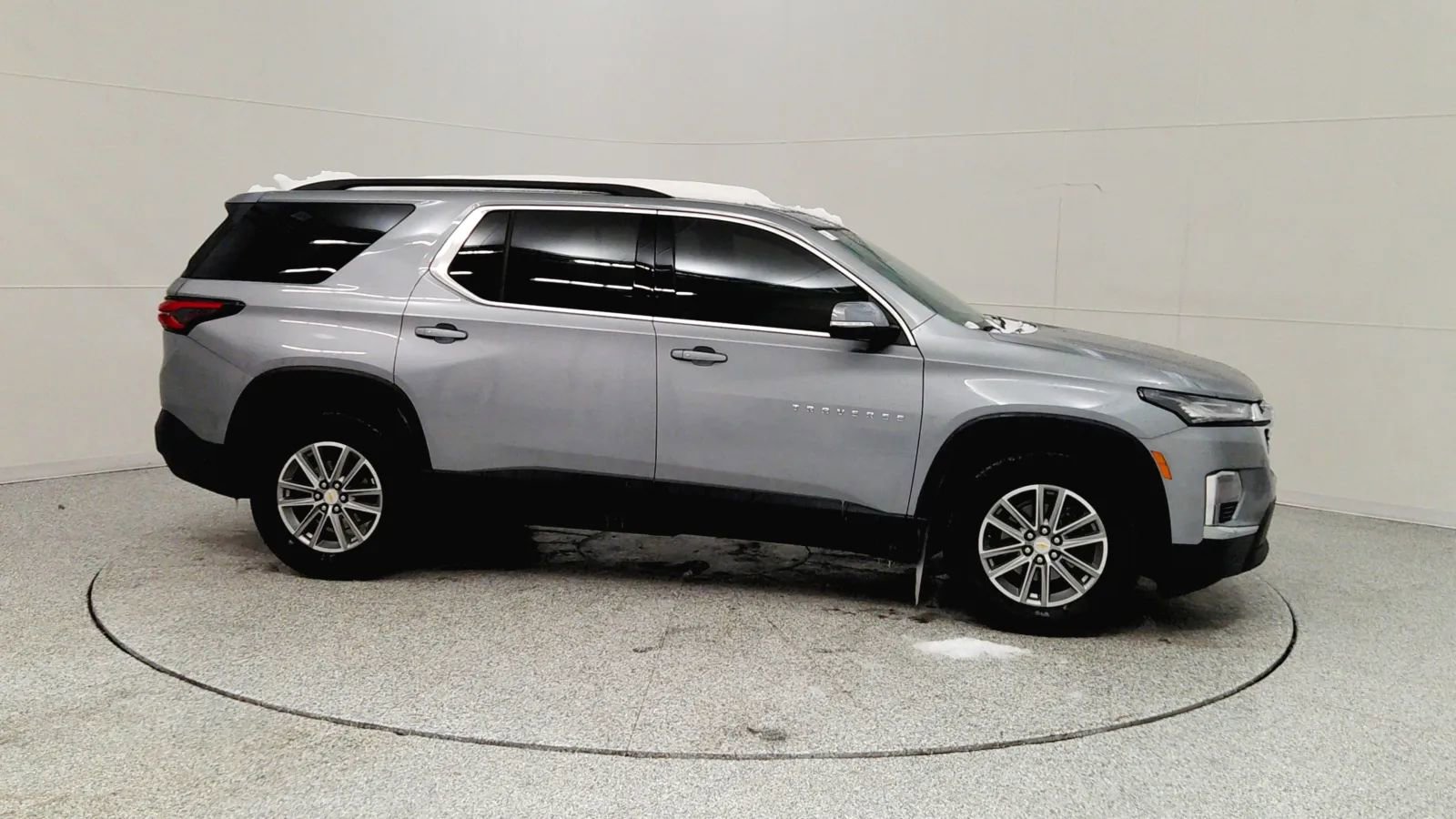 Used 2023 Chevrolet Traverse LT image 8