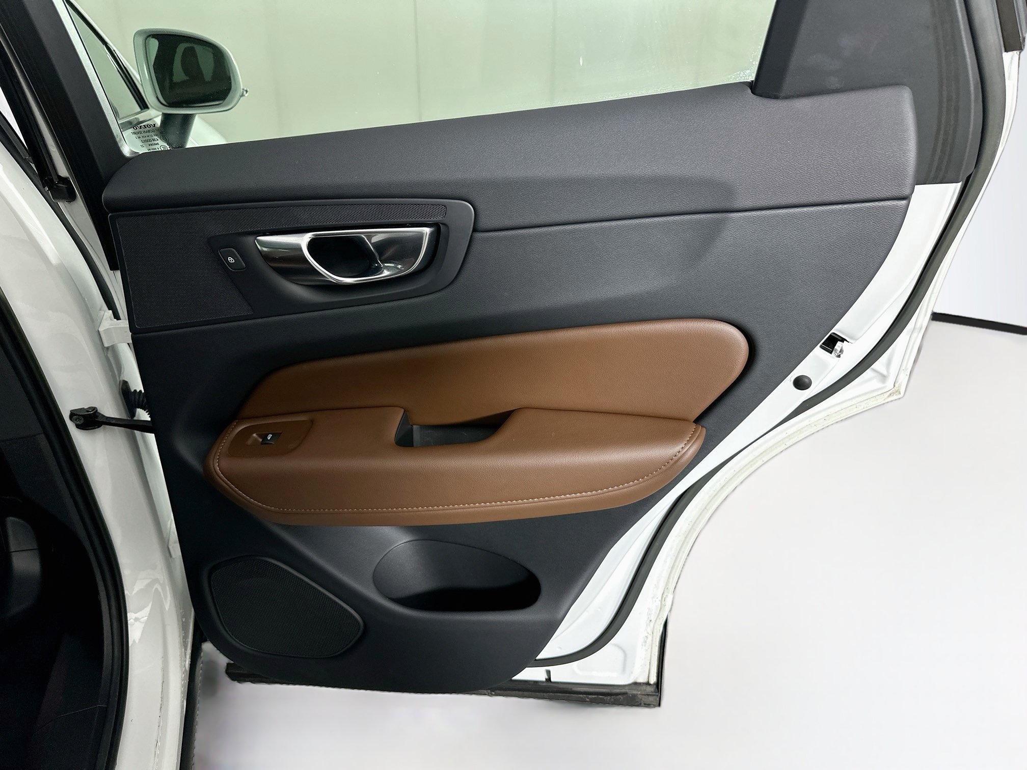 Used 2023 Volvo XC60 B5 Plus w/ Protection Package Premier FWD image 29