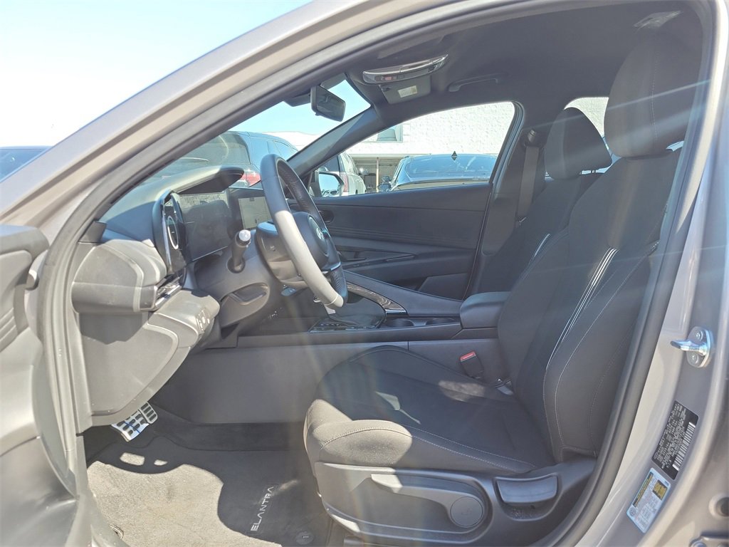 New 2025 Hyundai Elantra SEL image 17