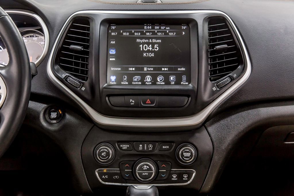 Used 2017 Jeep Cherokee Limited image 19