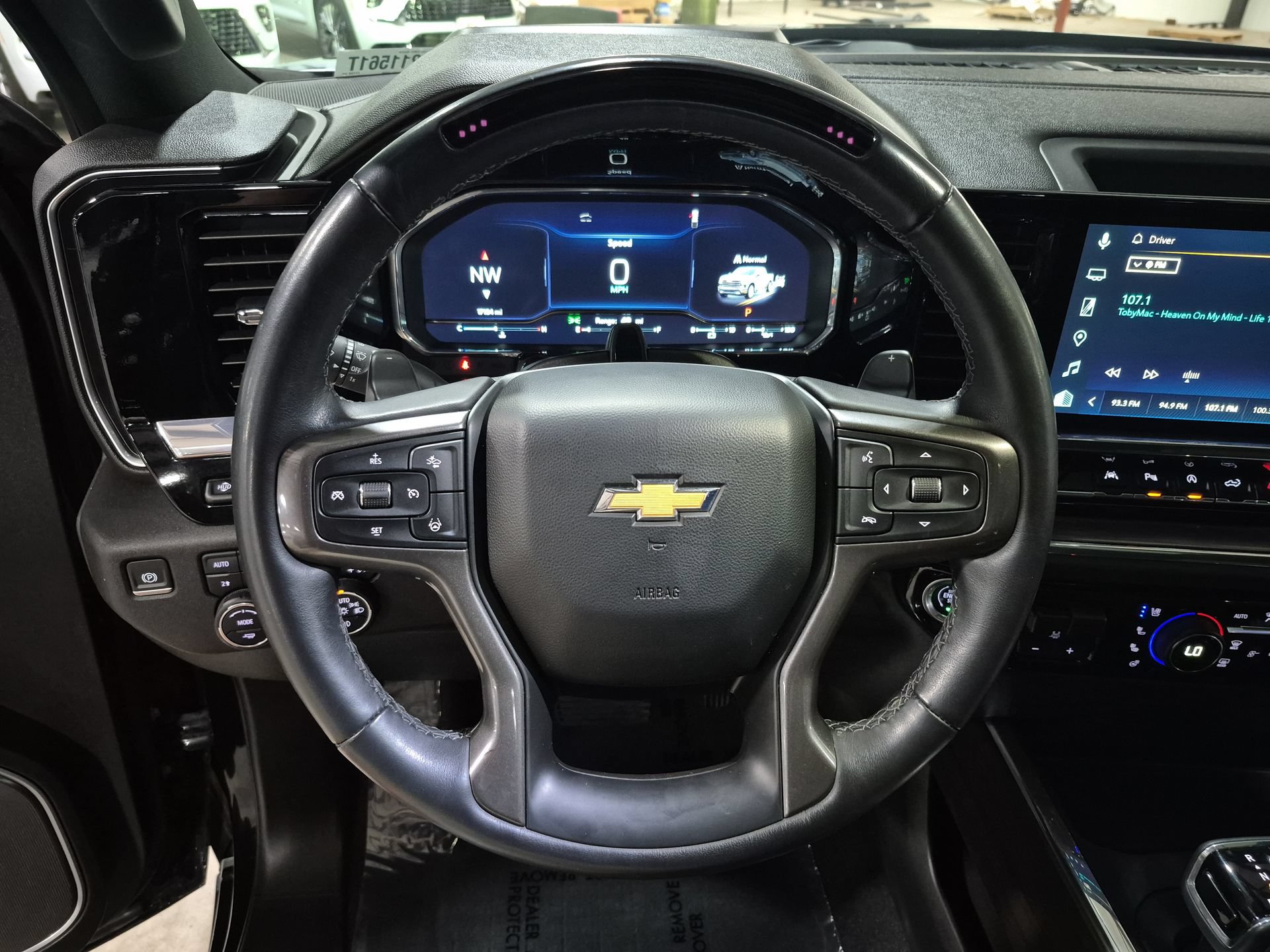 Used 2024 Chevrolet Silverado 1500 High Country w/ High Country Premium Package AWD/4WD image 12