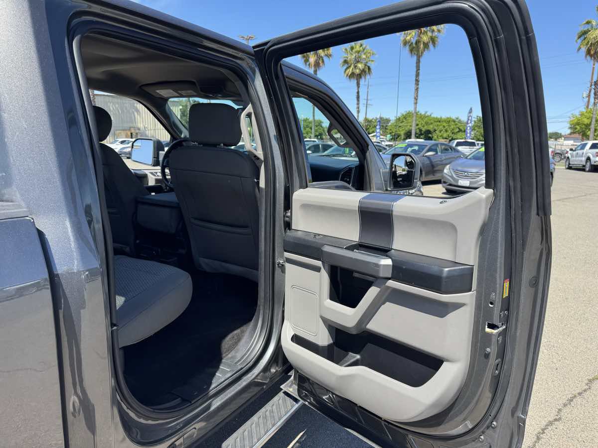 Used 2018 Ford F150 XLT w/ Equipment Group 302A Luxury AWD/4WD image 17