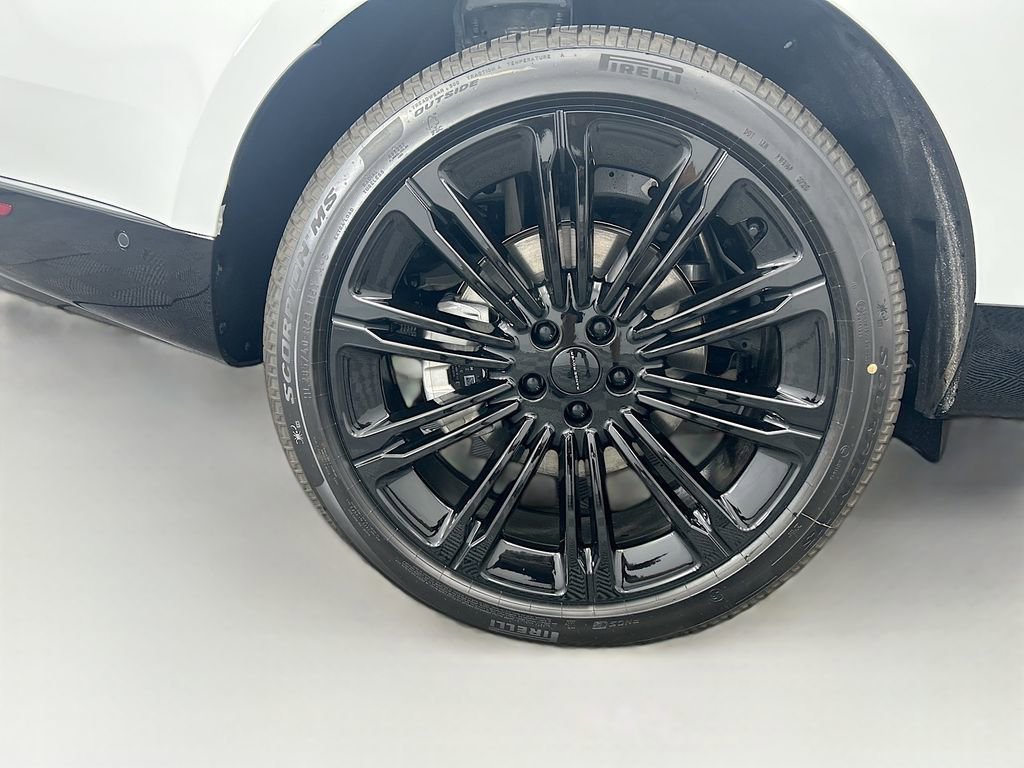 New 2026 Land Rover Range Rover Long Wheelbase SE image 33