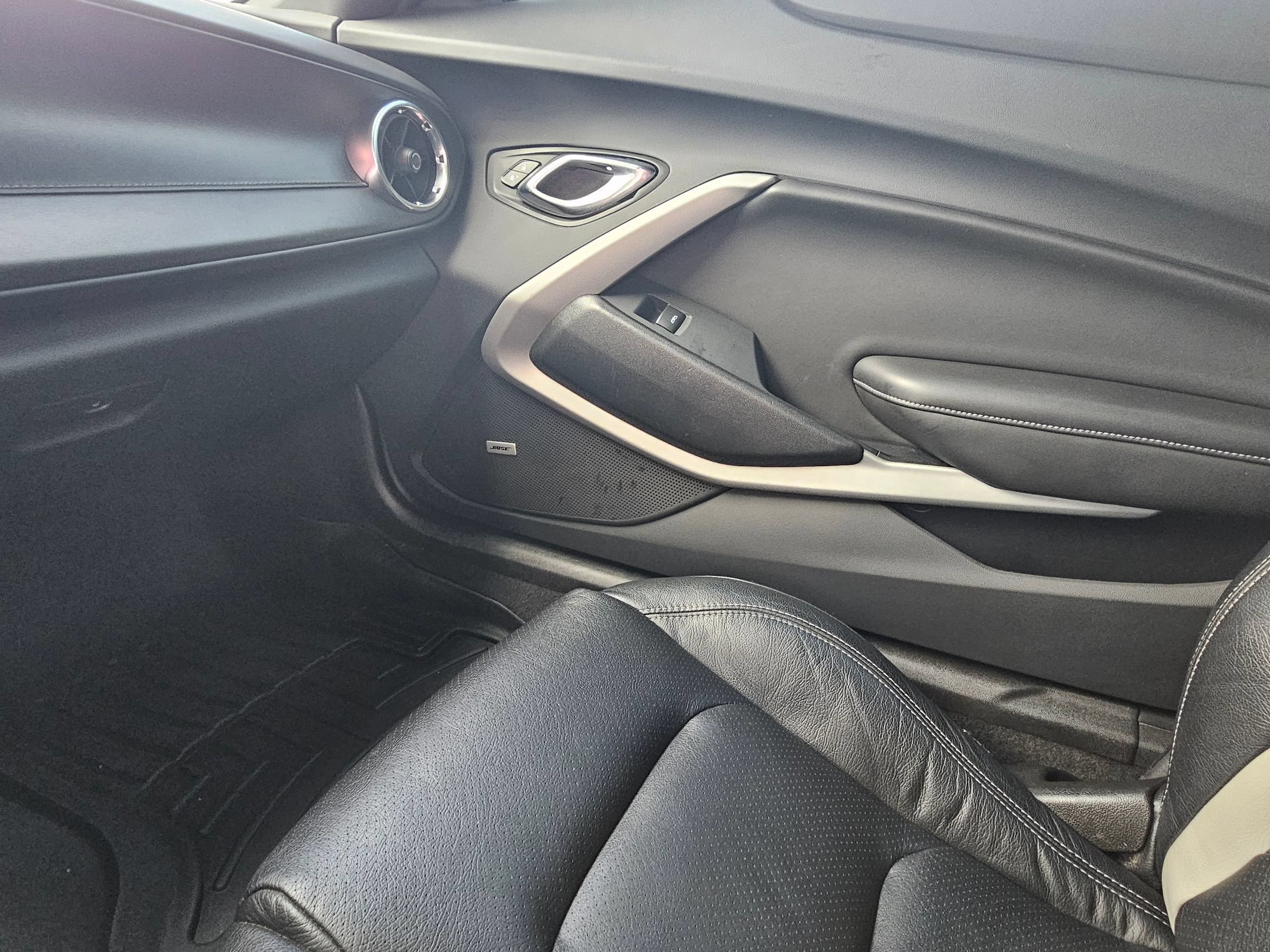 Used 2021 Chevrolet Camaro LT w/ RS Package RWD image 11