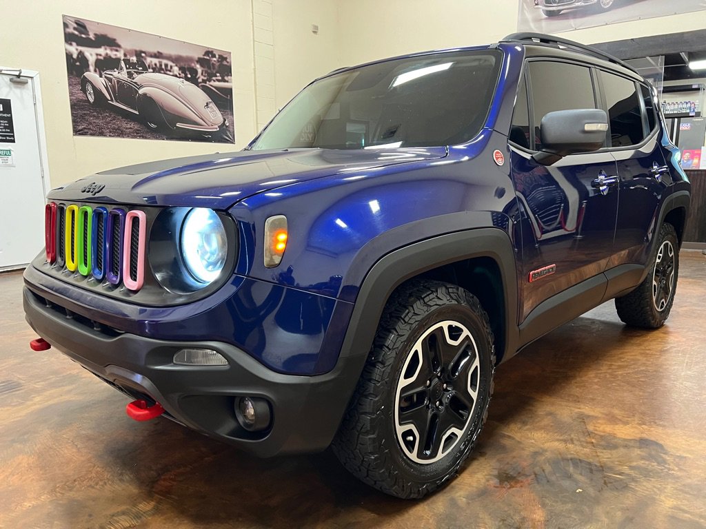 Used 2017 Jeep Renegade Trailhawk w/ Premium Trailhawk Package AWD/4WD image 5