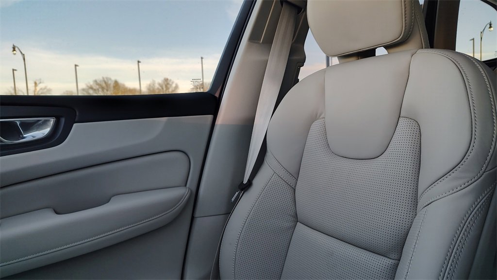 New 2026 Volvo XC60 B5 Ultra w/ Climate Package image 24