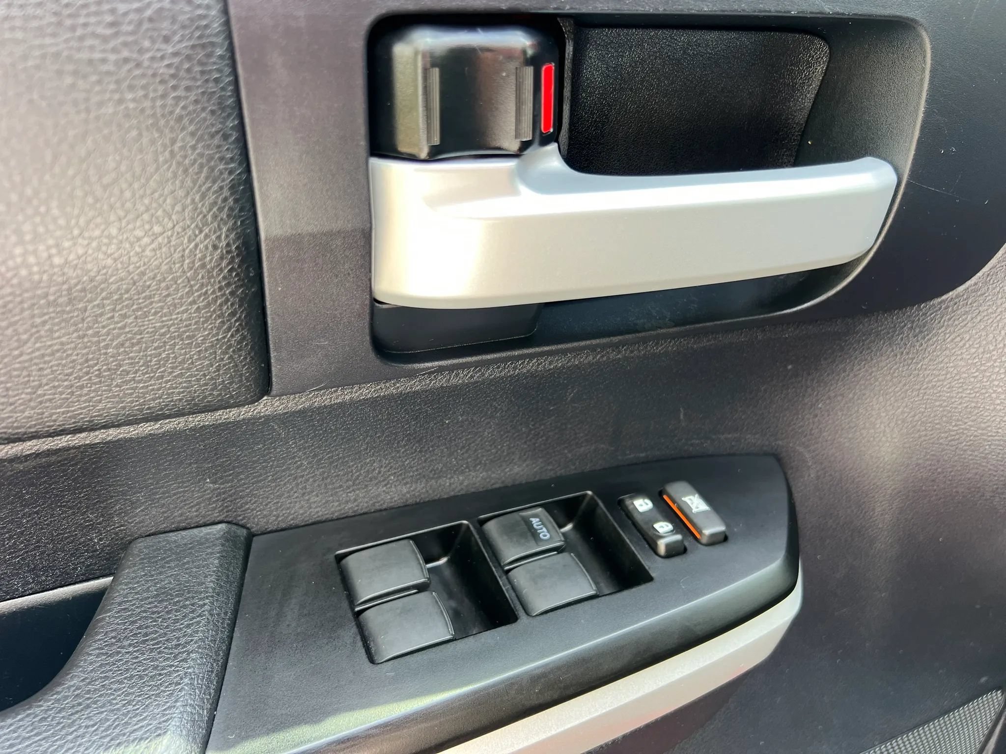 Used 2015 Toyota Tundra SR5 AWD/4WD image 27