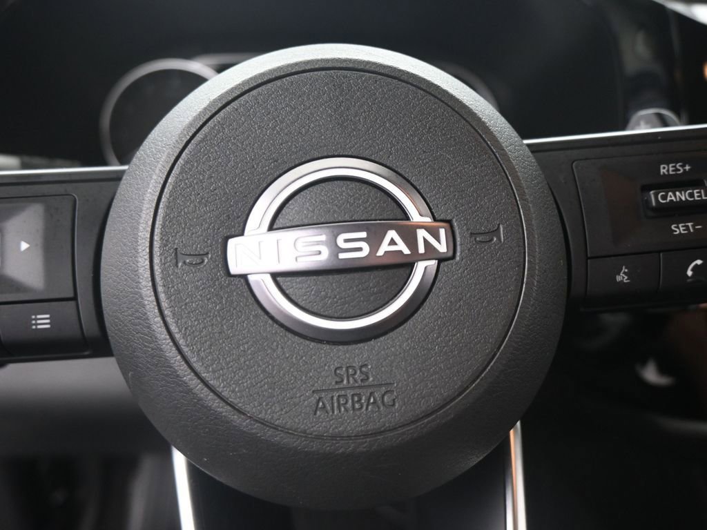 Used 2025 Nissan Pathfinder SV FWD image 11