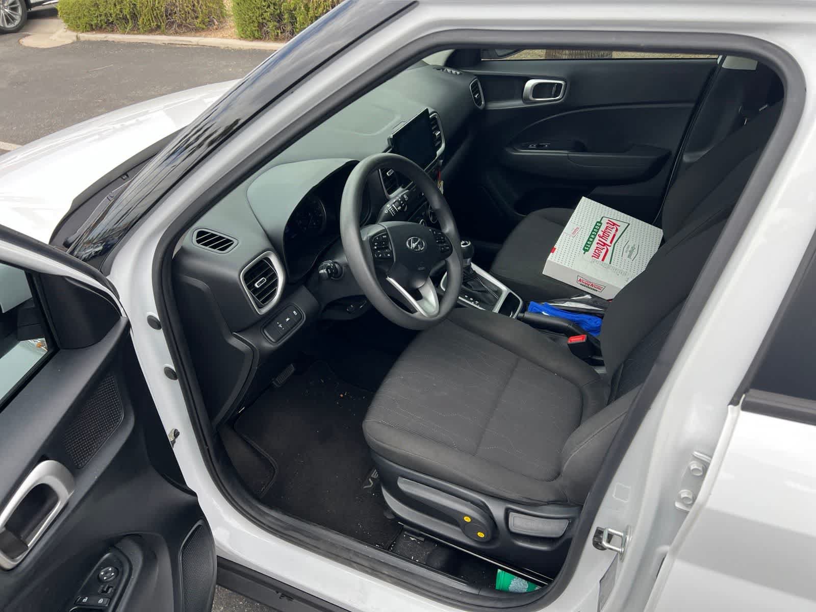 Used 2022 Hyundai Venue SE FWD image 7