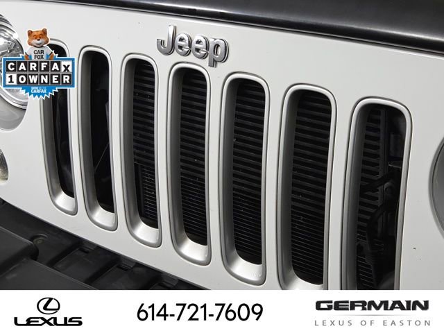 Used 2017 Jeep Wrangler Unlimited Sahara w/ Dual Top Group AWD/4WD image 15
