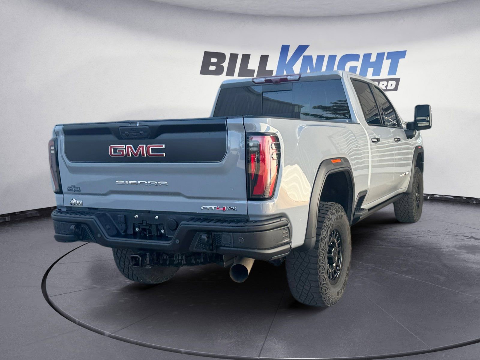 Used 2024 GMC Sierra 2500 AT4X w/ AT4X AEV Edition image 5