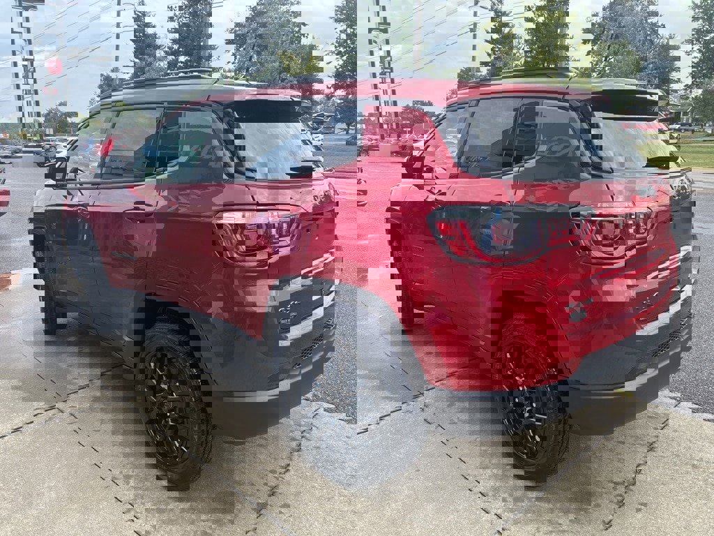 New 2025 Jeep Compass Latitude w/ Sun & Sound Group image 5