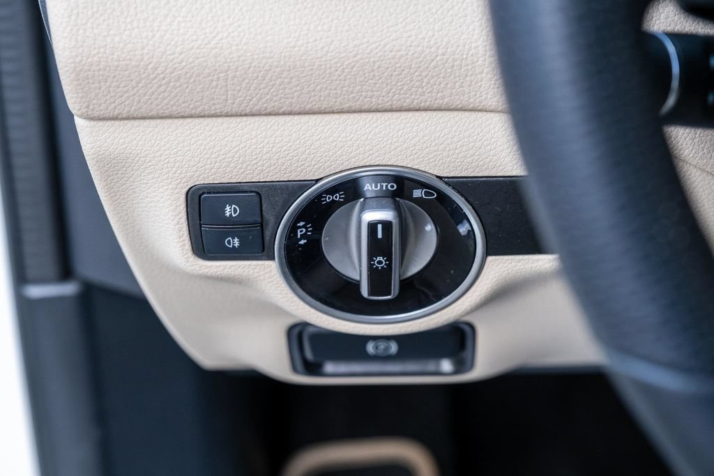 Used 2019 Mercedes-Benz GLA 250 4MATIC image 16
