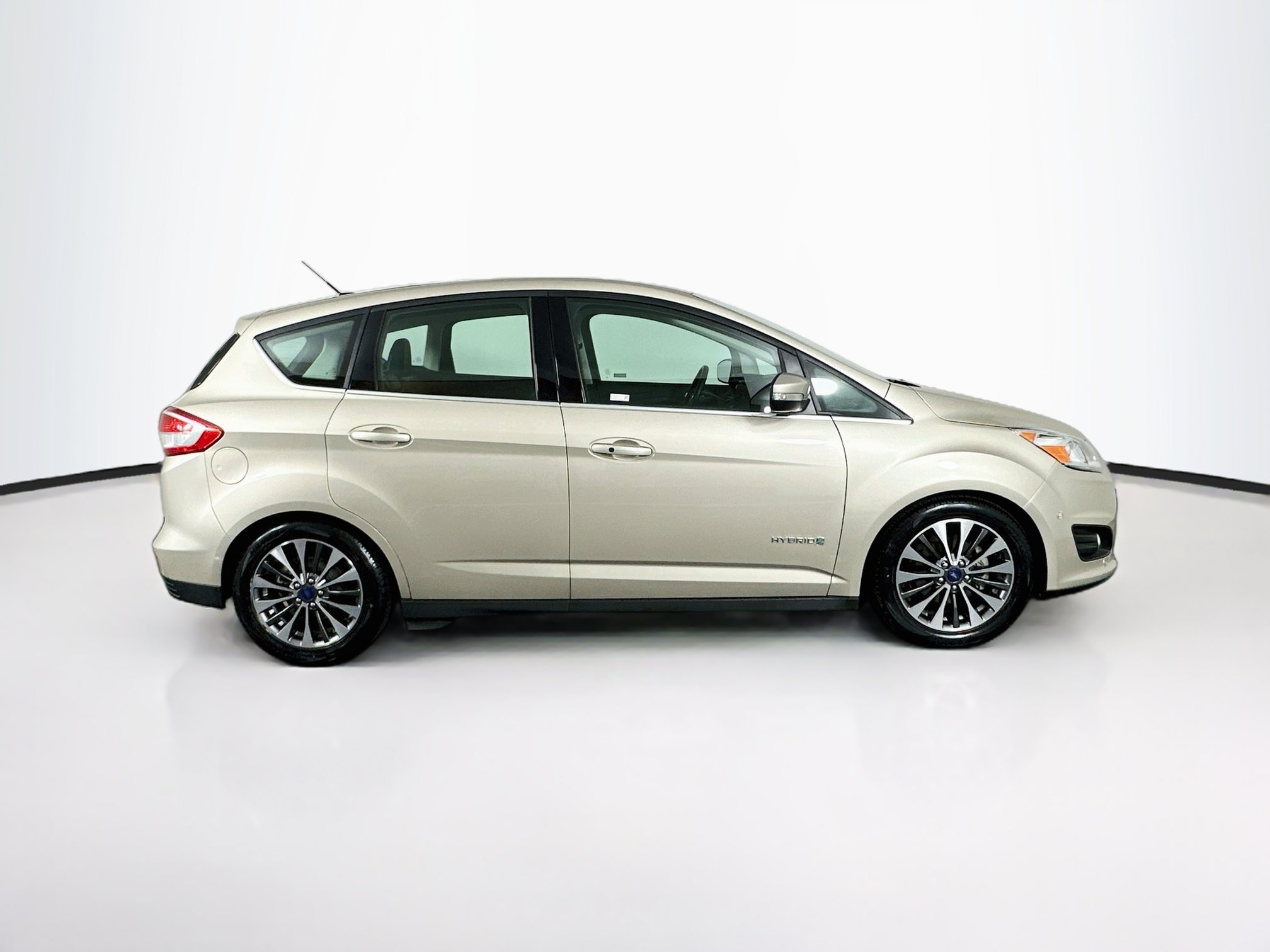 Used 2018 Ford C-MAX Titanium w/ Equipment Group 301A FWD image 10
