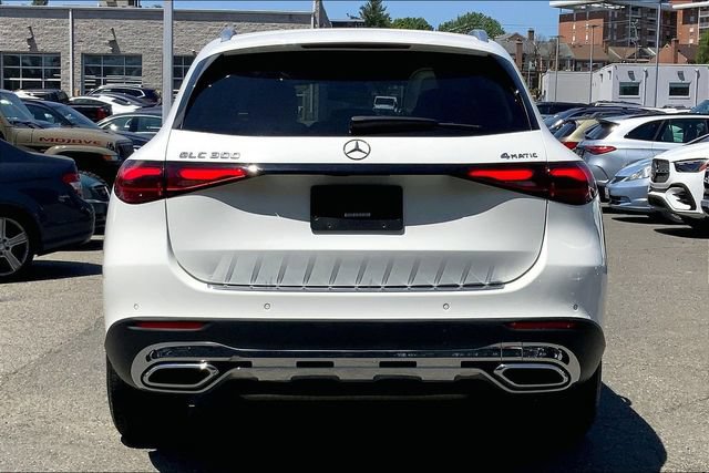 Used 2023 Mercedes-Benz GLC 300 4MATIC image 3