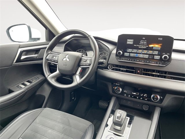 Used 2024 Mitsubishi Outlander SE image 10
