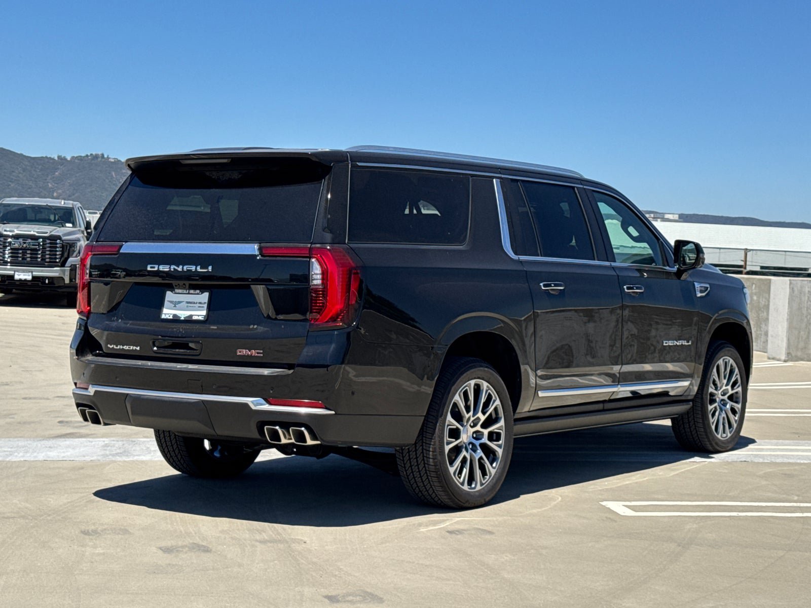 Used 2026 GMC Yukon XL Denali w/ Denali Reserve Package AWD/4WD image 16