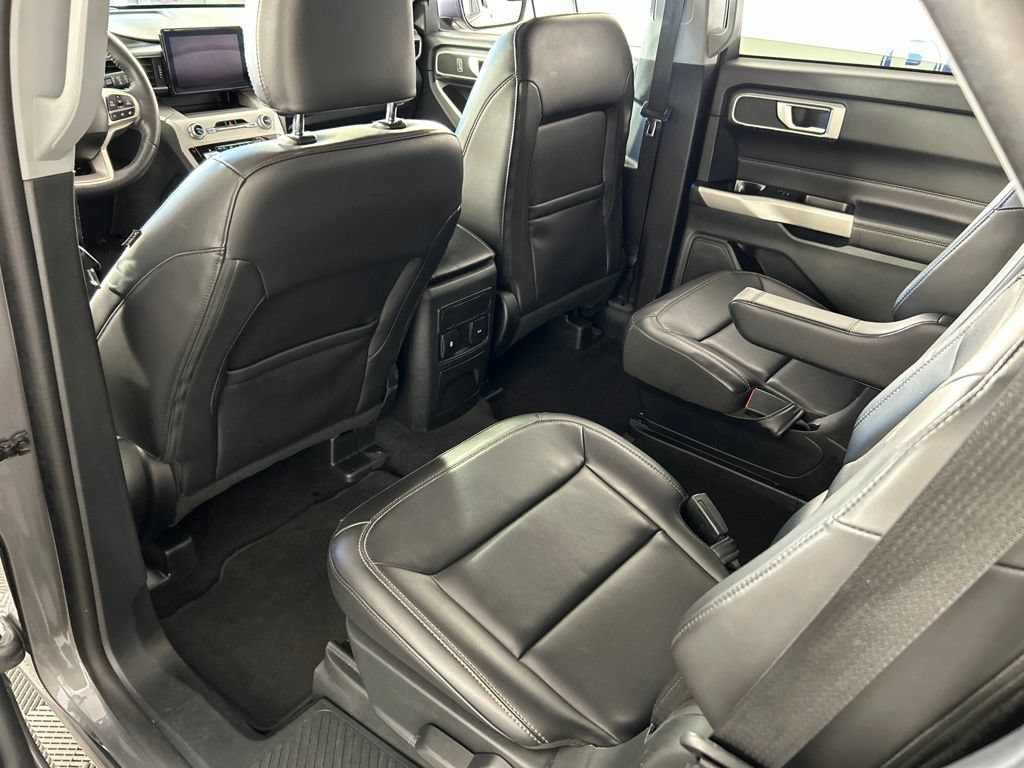 Used 2024 Ford Explorer XLT w/ Equipment Group 202A AWD/4WD image 25