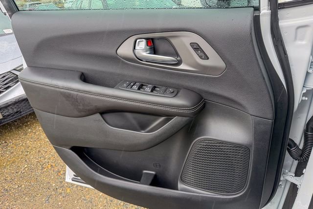 New 2026 Chrysler Pacifica Select image 13