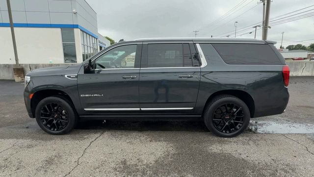 Used 2022 GMC Yukon XL Denali w/ Advanced Technology Package AWD/4WD image 5