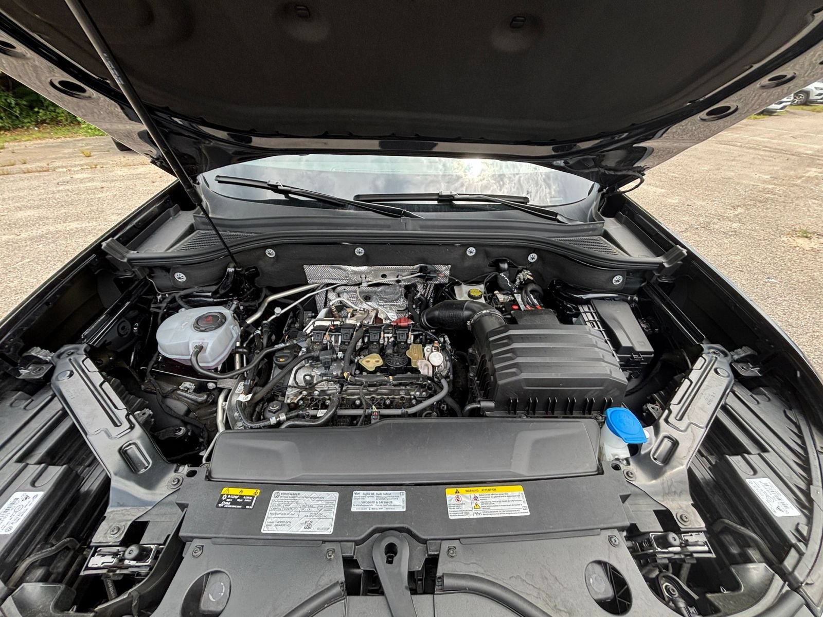 Used 2025 Volkswagen Atlas Cross Sport SE FWD image 33