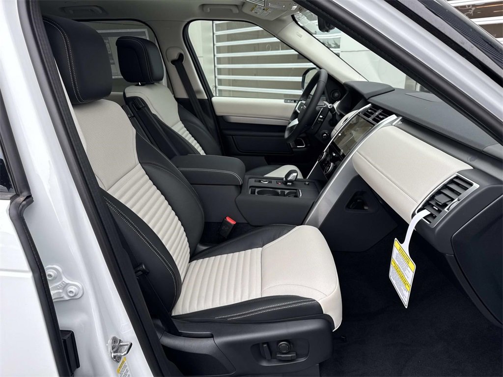 New 2026 Land Rover Discovery Limited Edition image 9