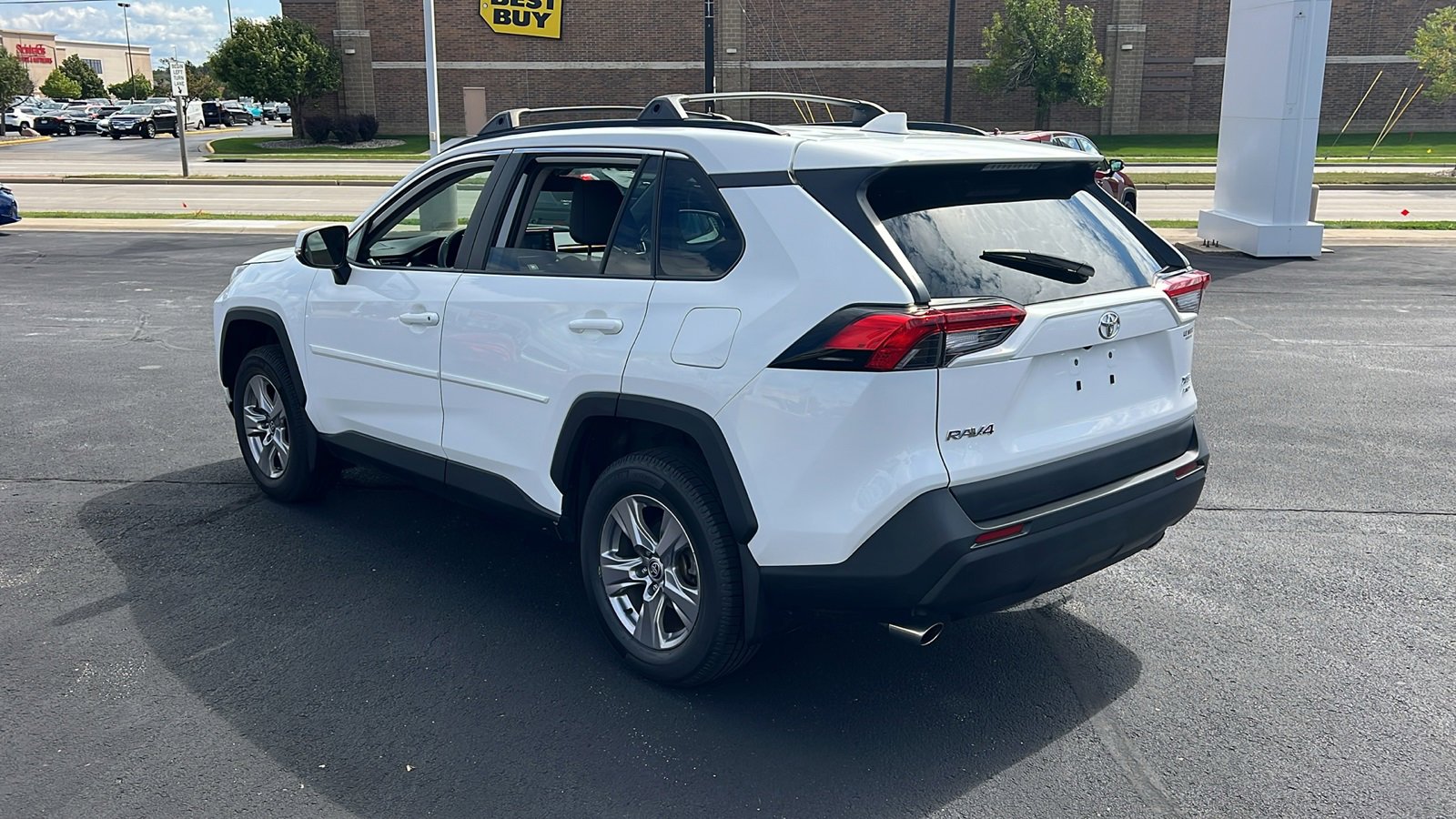 Certified 2022 Toyota RAV4 XLE image 5
