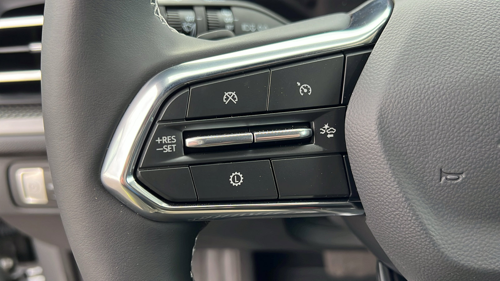 New 2026 Chevrolet Traverse LT w/ Driver Confidence Package image 25